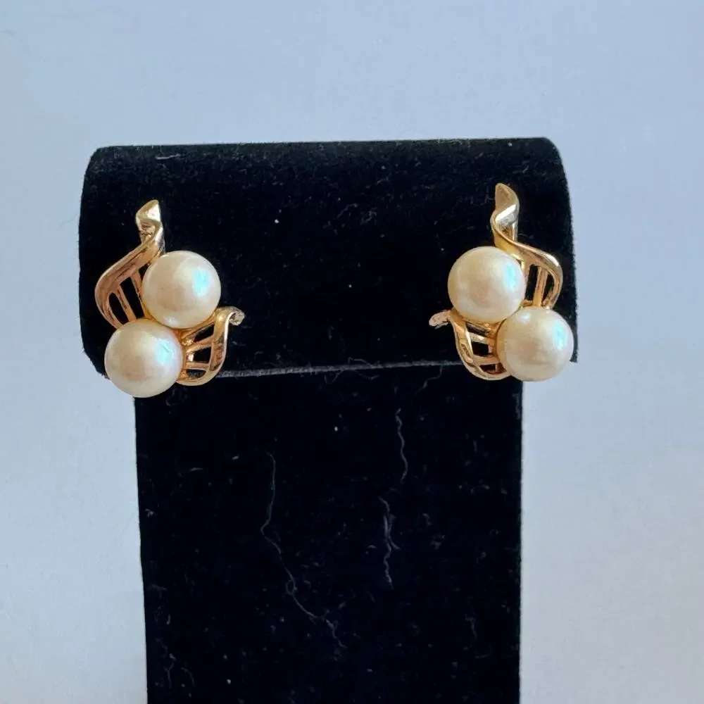 Vintage Richelieu faux pearl open work design swirl pattern gold stud earrings - Picture 6 of 7
